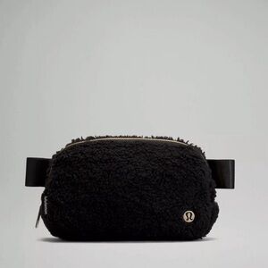 NWT Lululemon Everywhere Belt Bag *Fleece in Black